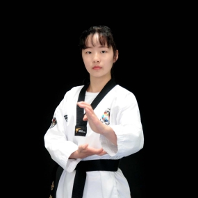 钟颜佳